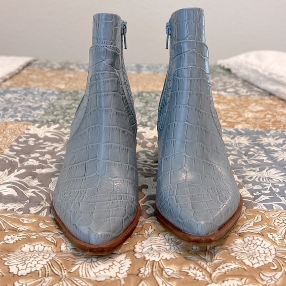 Gianni Bini Eviee Croco Metal Heel Western Country Booties Blue Size 5.5 - Picture 10 of 14